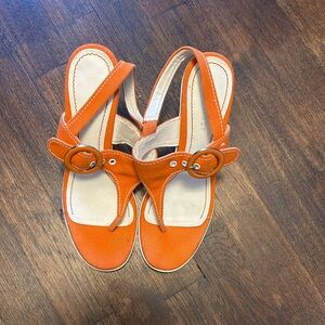 Orange Nine West thong heeled canvas sandles